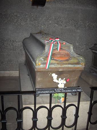 Maxmilinv hrob, Vde