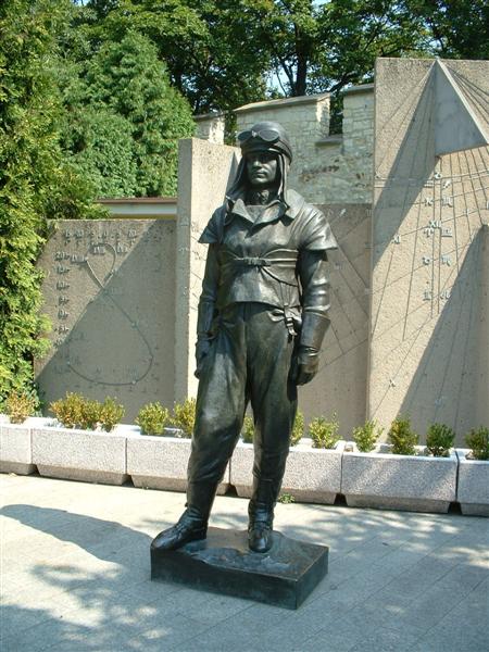 Milan Rastislav tefnik, socha v Praze na Petn ped hvzdrnou