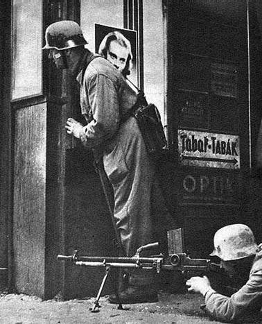 Kvtnov povstn v Praze v roce 1945
